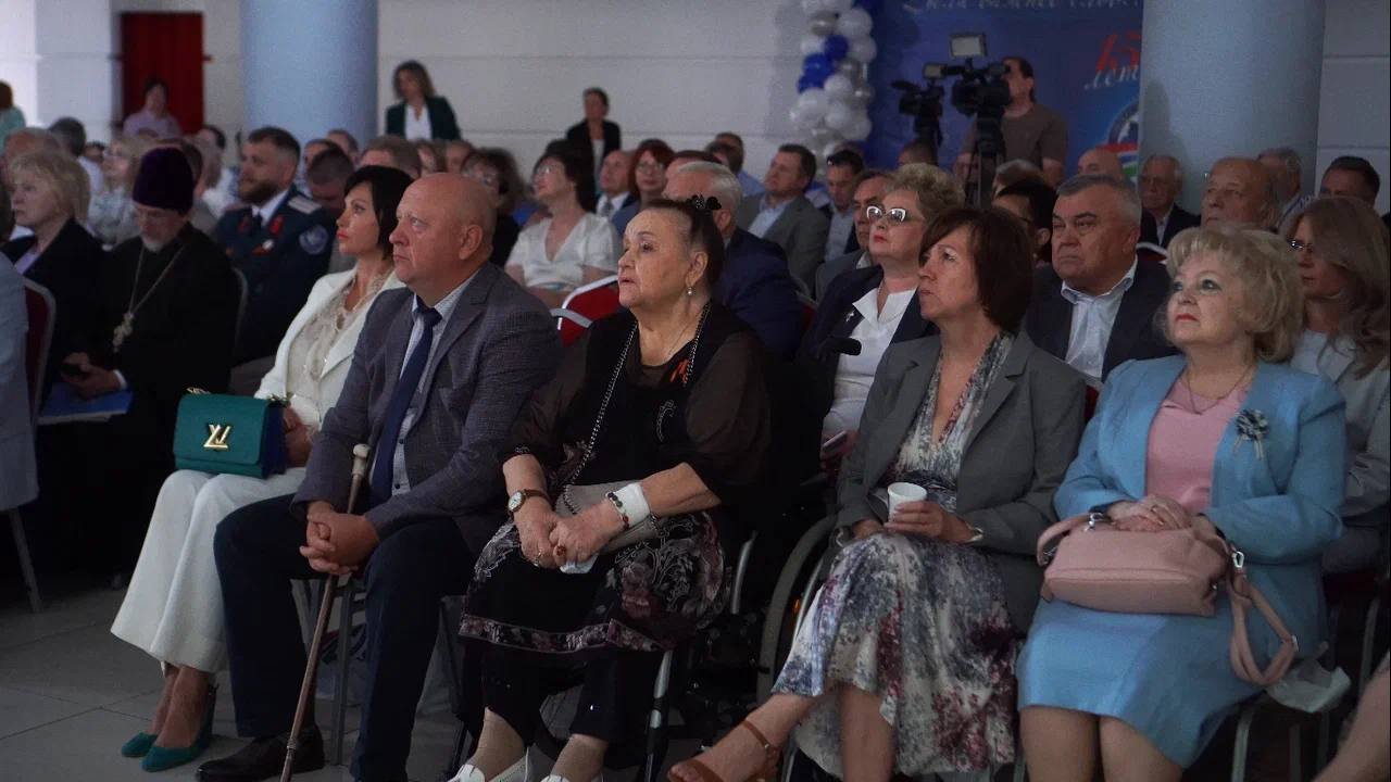 Гости на торжественной церемонии