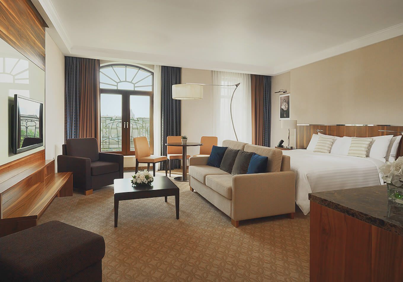 Grand Autograph Hotel Novosibirsk — номер с видом на оперный театр